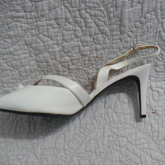 NEW IN BOX- J. Renee' White Pt 3" Heels w/ Satin Trim and Rhinestone Deco-Sz 13W - Picture 5 of 11